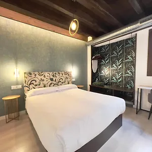 https://apartamentos-real-suites-realejo-granada.es-andalucia.com